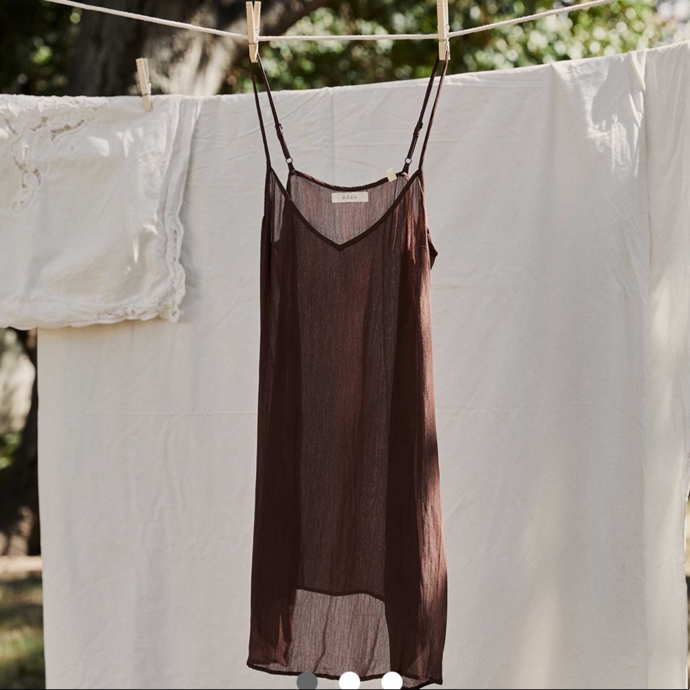 Umber short v neck slip DOEN